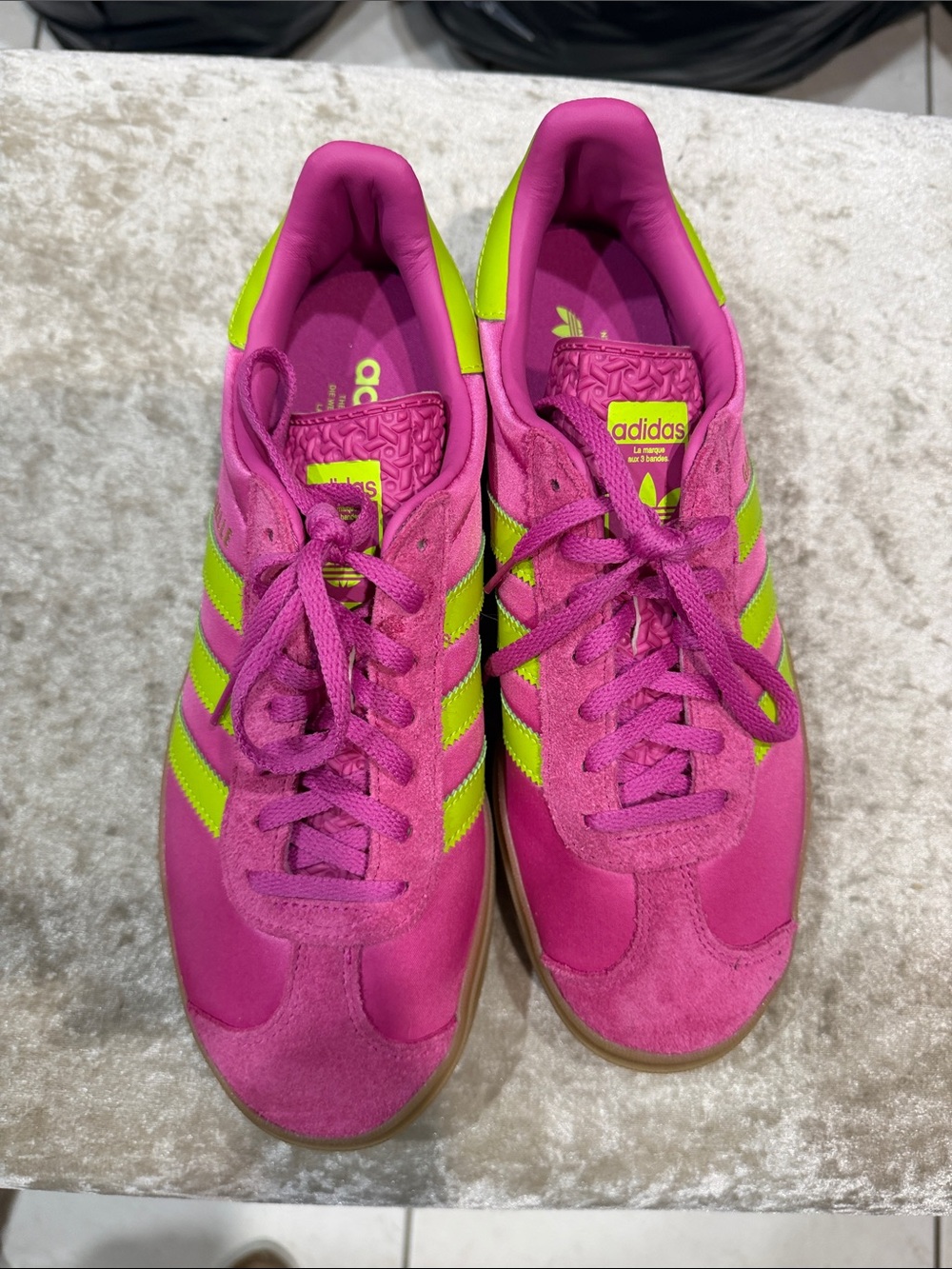 adidas Women’s 10 men’s 8.5  Pink & Neon Green Retro Runner Sneakers